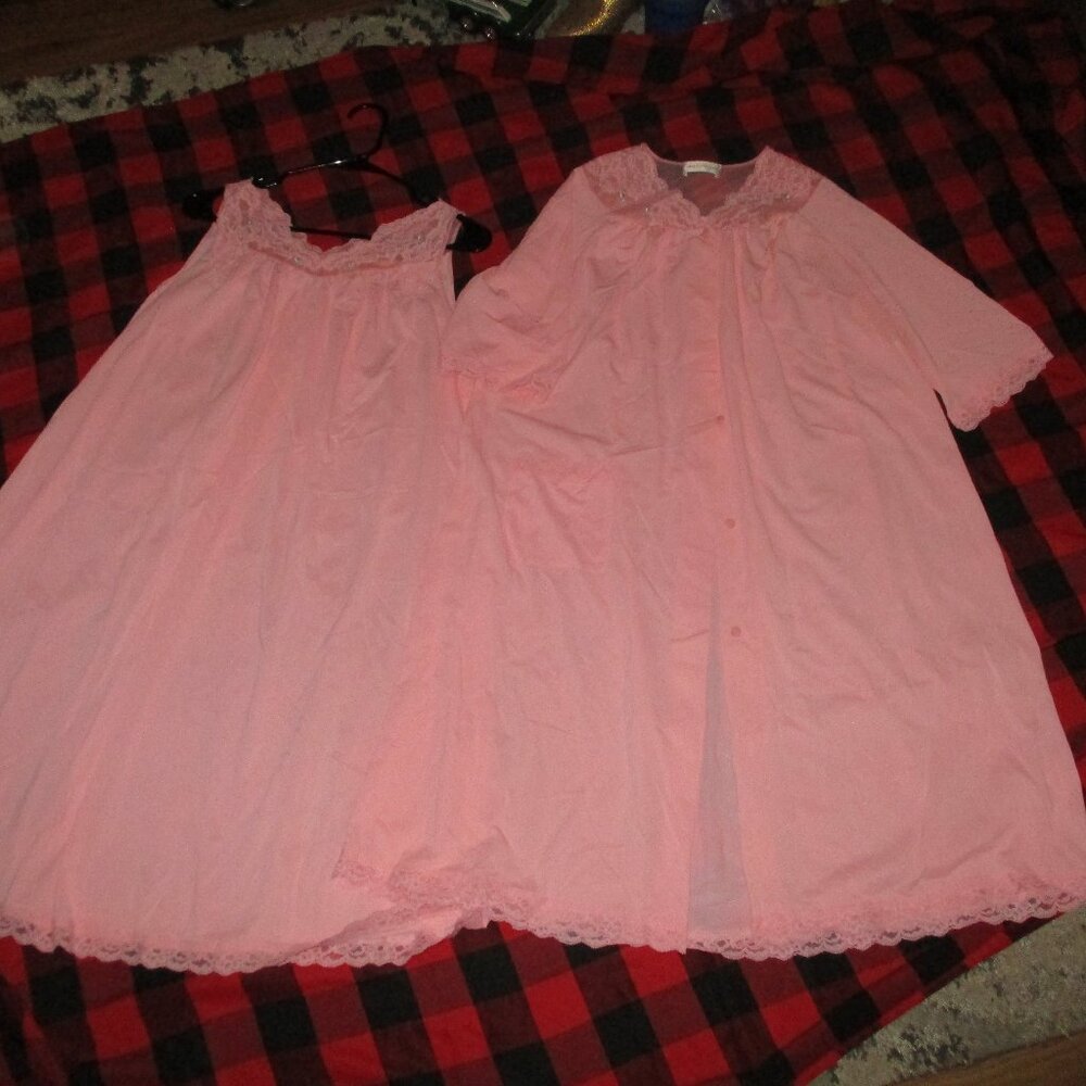 NWOT Vintage Shadowline Night gown & Robe Peach set Size M